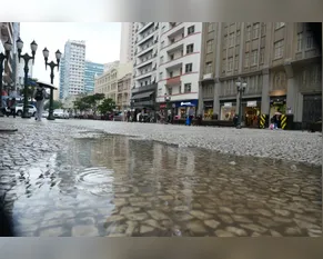 Novo ciclone traz tempestades, granizo e ventos de até 100 km/h ao Paraná