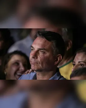 Mendonça multa Flávio por impulsionar post negativo contra Lula