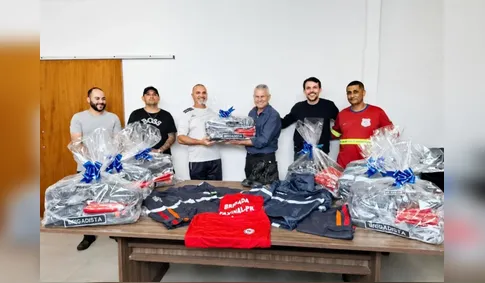 Brigada de Faxinal recebe EPIs e materiais para reforçar segurança em atendimentos