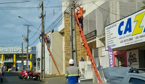 Ivaiporã realiza mais uma etapa de retirada de fios sem uso dos postes