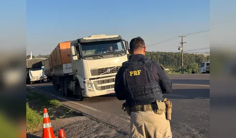 PRF restringe tráfego de veículos de carga no Paraná neste domingo de eleições