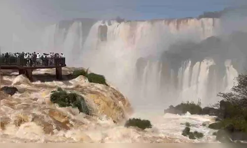Cataratas do Iguaçu registram volume de água quase cinco vezes maior que a média histórica