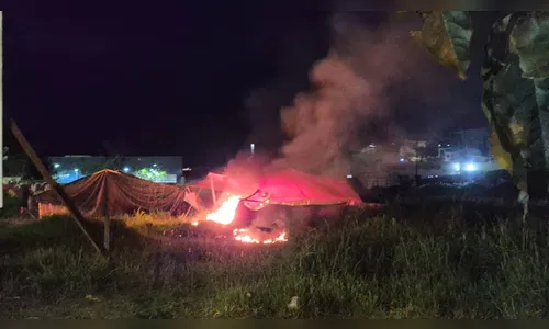 Incêndio em barraca de ciganos mobiliza Bombeiros e PM em Apucarana
