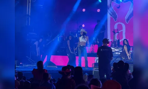 Show de Ana Castela reúne milhares de pessoas no primeiro dia da ExpoArapongas