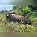 Motorista perde o controle da direção e capota veículo na PR-272 em Faxinal