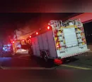 Carro é tomado por incêndio durante a madrugada em Apucarana