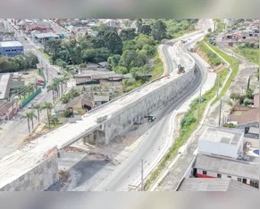 Obra de viaduto entra na reta final em rodovia que trocou asfalto por concreto no PR
