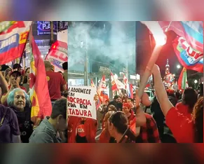 Apoiadores realizam ato pró-Lula nas ruas centrais de Apucarana