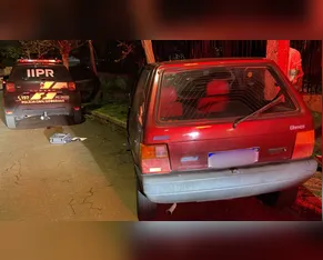 Homem furta carro, bate em árvore e acaba preso em Apucarana (PR)