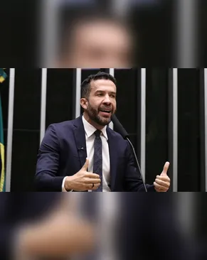 Deputado André Janones é internado com arritmia em São Paulo