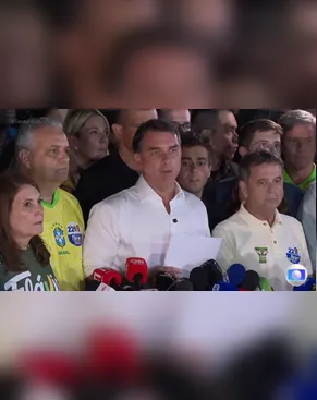 Derrotado, Flávio Bolsonaro não reconhece resultado e promete pedir anulação das eleições
