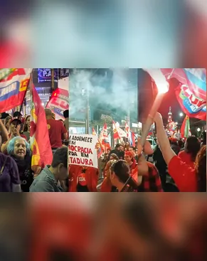 Apoiadores realizam ato pró-Lula nas ruas centrais de Apucarana
