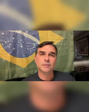 Moraes libera visitas de Flávio a Jair Bolsonaro, mas veta uso político dos encontros