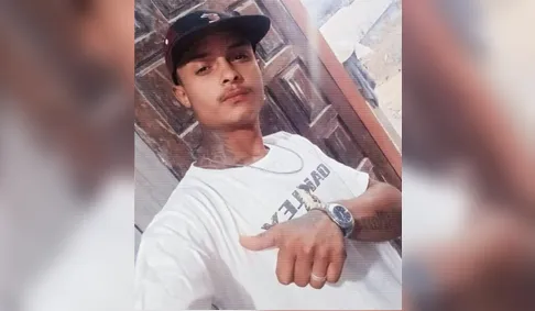 Jovem de 20 anos é assassinado por atirador encapuzado dentro de casa no PR