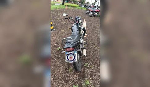 Moto adulterada e sem licenciamento é apreendida no Centro de Arapongas