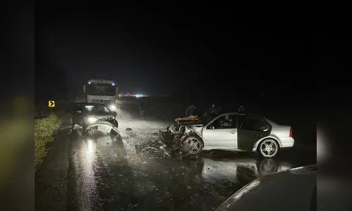 Acidente entre dois carros deixa casal ferido na PR-082 em São João do Ivaí