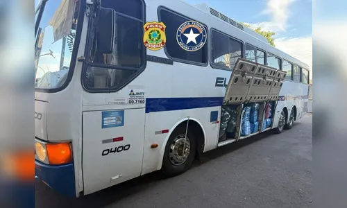 Cerca R$ 1 milhão em 'muamba' em ônibus é flagrada pela Receita e PF em Cambé