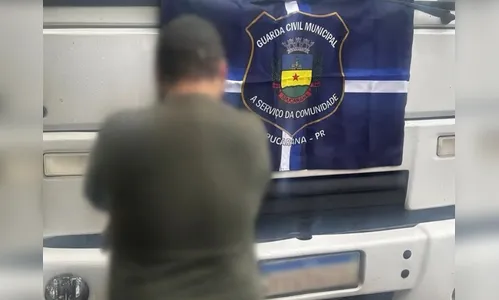 Motorista bate em carro da Prefeitura de Apucarana, foge e é preso com mandado em aberto