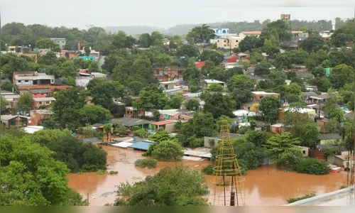 Cheia dos rios Paraná e Iguaçu desaloja famílias e inunda áreas na fronteira com o Paraguai