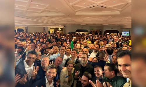 Moro reúne 230 prefeitos e quase 3 mil pessoas em evento pró-Flávio em Curitiba