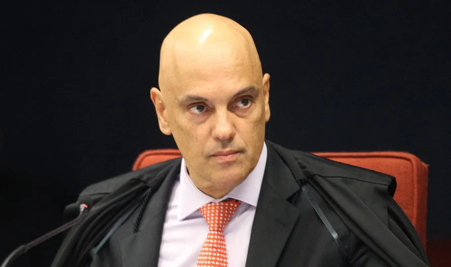 Alexandre de Moraes suspende posse de Ramagem na PF