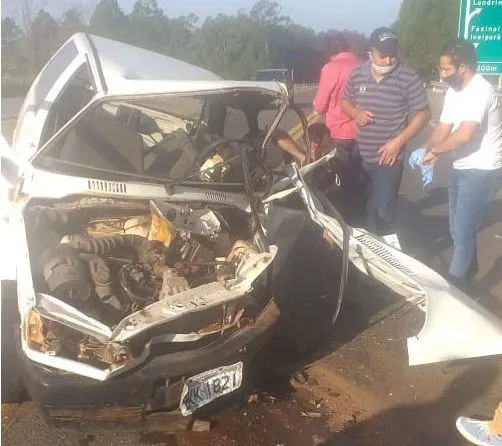 Veículos batem de frente na BR-376, próximo a Mauá da Serra