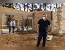 Prefeito de Cambira vistoria obra de nova capela mortuária
