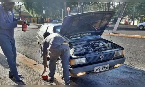 Pane elétrica causa incêndio em veículo no centro de Ivaiporã