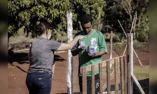 Prefeitura de Cambira distribui kits de combate ao coronavírus