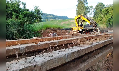 Prefeitura de Faxinal constrói ponte de concreto sobre o Rio Bufadeira do Areião