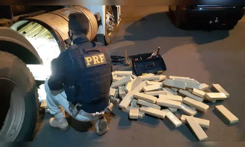 PRF encontra 1 tonelada de maconha escondida em carreta no Paraná