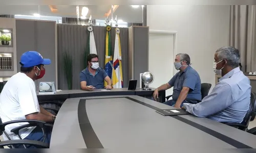 Motoristas de vans escolares são recebidos na Câmara de Apucarana