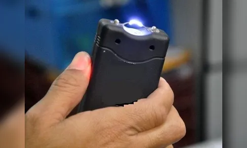 Pai é agredido pelo filho com máquina de choque em Arapongas