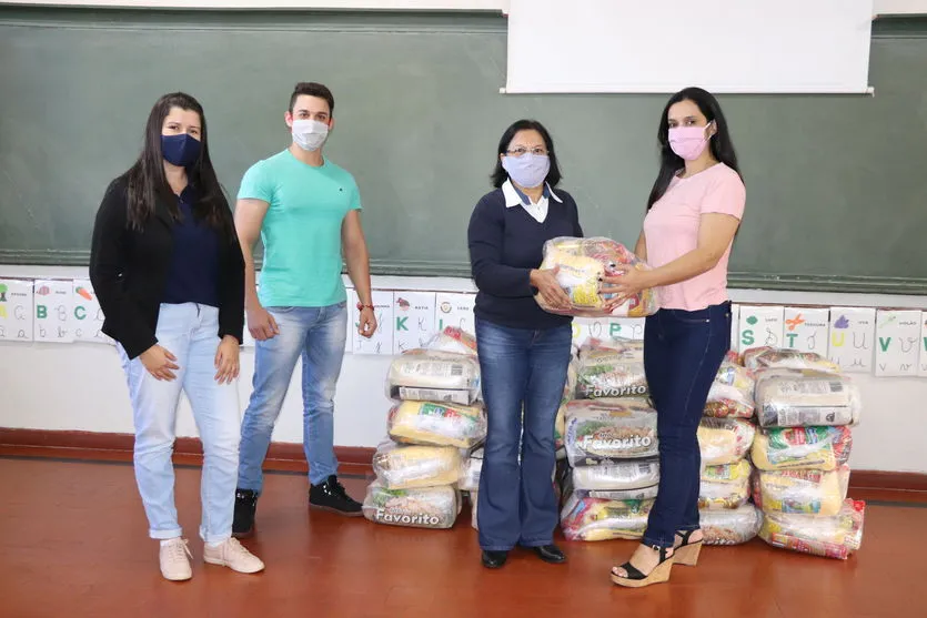 Acadêmicos da UCP Univale doam cestas básicas à Prefeitura de Ivaiporã