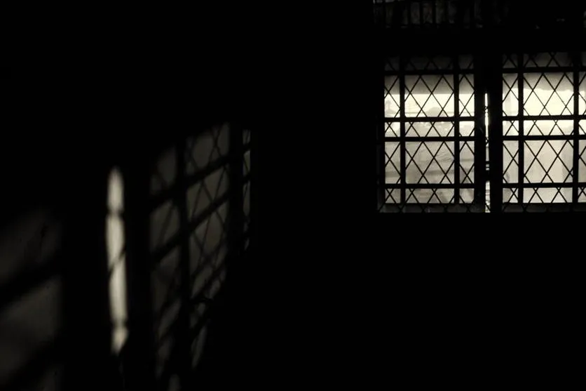 Rapaz é preso após manter família em cárcere privado