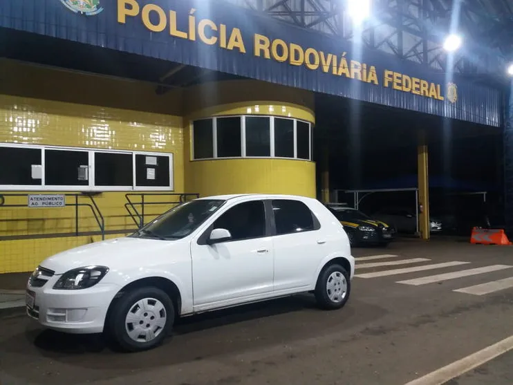 PRF recupera em Mandaguari veículo furtado em Blumenau