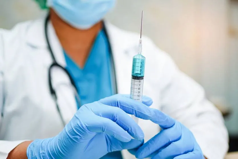 Laboratório relata 'dados positivos' de vacina contra coronavírus