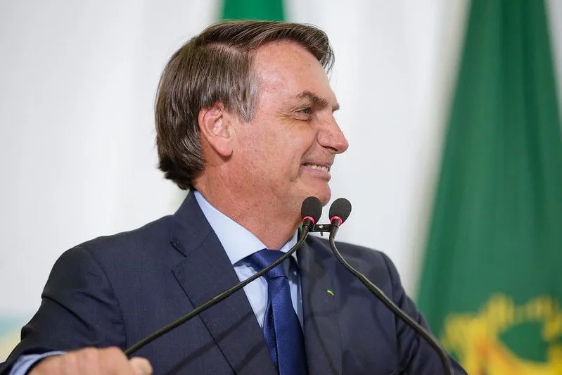 'Quem é de direita toma cloroquina, quem é de esquerda, Tubaína', diz Bolsonaro