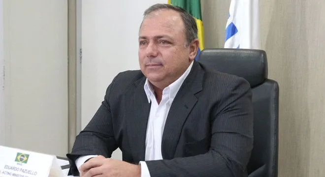 Pazuello, ministro interino da Saúde, 'vai ficar por muito tempo', diz Bolsonaro
