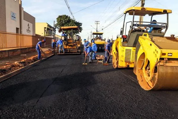 Obras seguem na Avenida Pinho Araucária