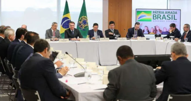 “A PF não me dá informação”, reclama Bolsonaro em vídeo