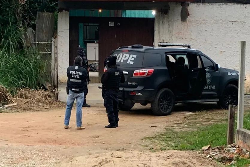 .As buscas ocorreram nesta segunda-feira (25), no bairro Santa Felicidade, em Curitiba 