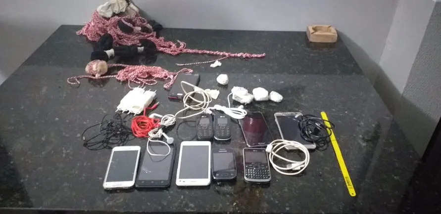 Drogas e celulares que seriam entregues aos presos em Jandaia do Sul são apreendidos