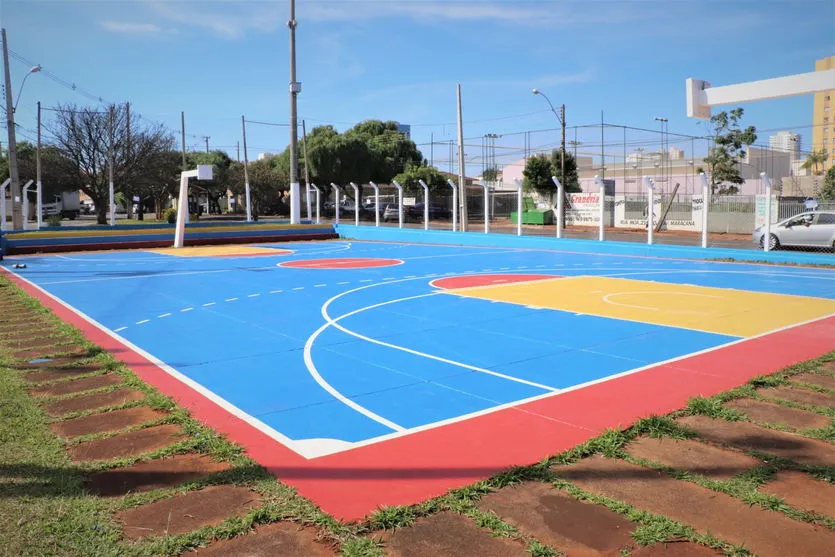 Quadra esportiva entre as Ruas Tucanos e Lori recebe melhorias