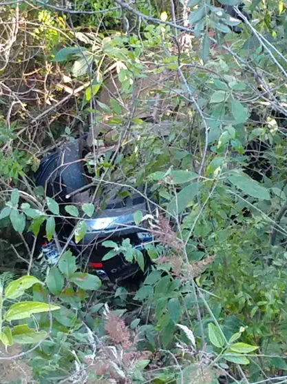 Carro funerário de Jardim Alegre capota na PR-170 em Apucarana