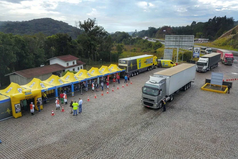 Paraná faz blitz da saúde para cuidar dos caminhoneiros