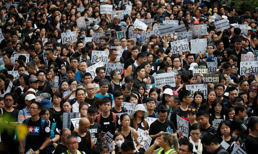 Manifestantes voltam a tomar ruas de Hong Kong