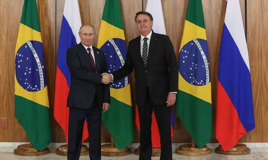 Bolsonaro conversa com  Vladimir Putin sobre cooperação