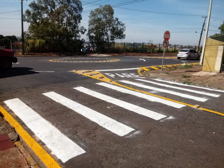 Após alargamento, Avenida Santa Catarina ganha sinalização