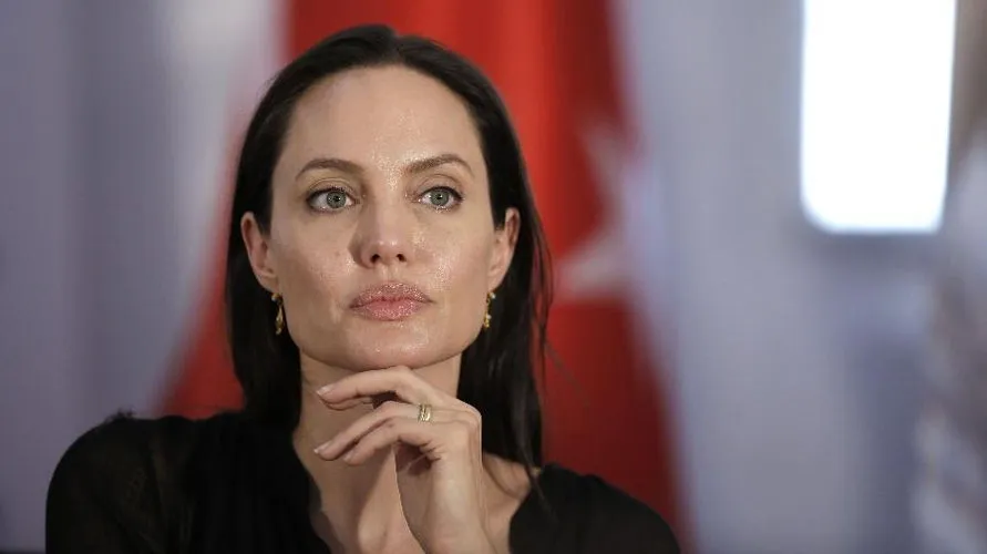Angelina Jolie sobre racismo: 'acabar com abuso policial é apenas o começo'